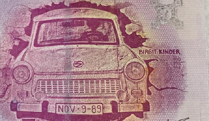 Zero euro banknote: TRABANT zum Angriff Berlinem Mauer/ TRABANT to the assault of BERLIN Wall