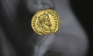 Un denier d’or, Aureus Allectus de 293 après J.-C, découvert dans un champ et vendu 620 000 €