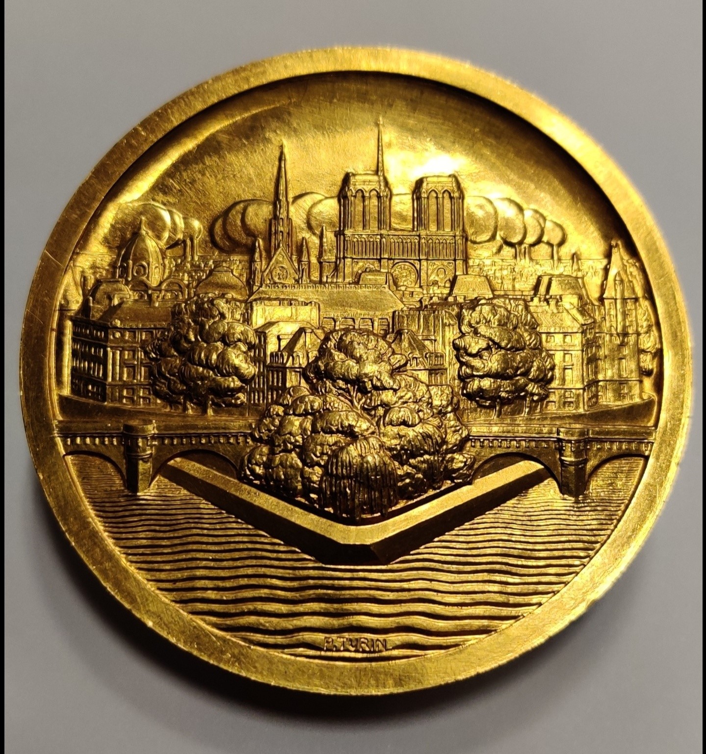 Exceptional gold medal designed by Pierre TURIN at Auction!