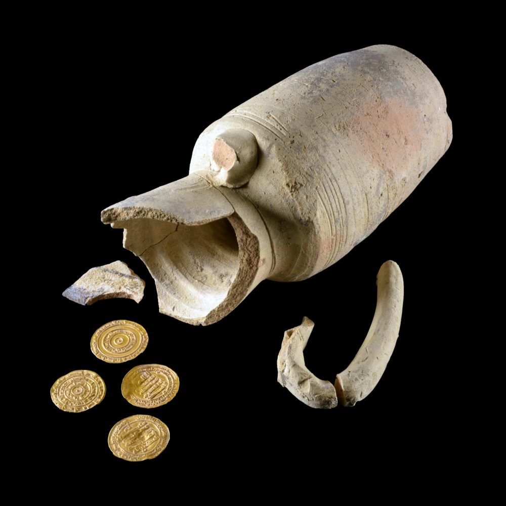 Jerusalem of Gold: juglet containing four 1,000-year-old gold coins discovered