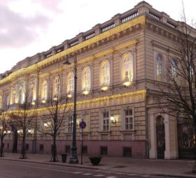 Bank of lithuania warns euro cash users against scamers!