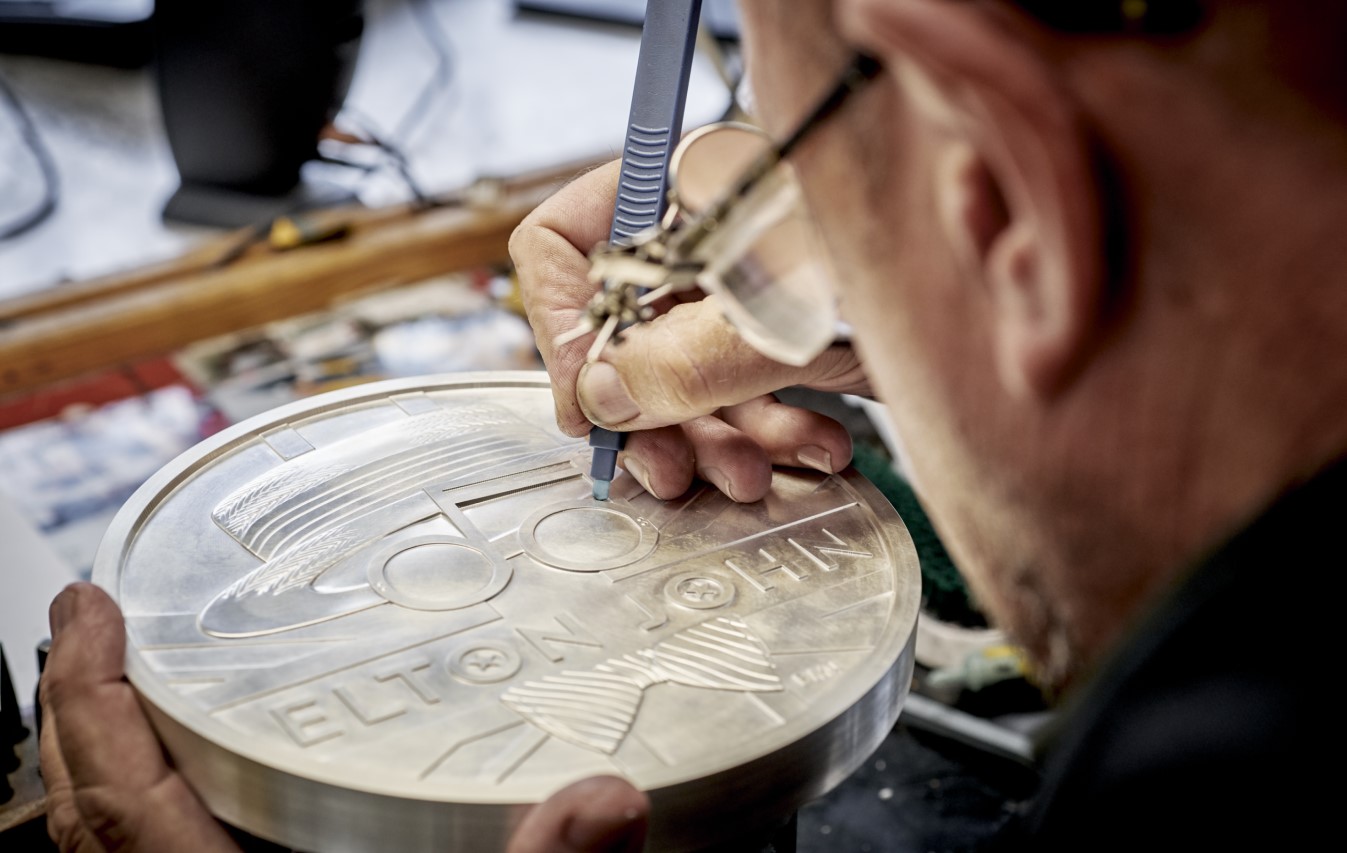 2021 unique Elton JOHN's silver Medallion at Royal Mint Auction