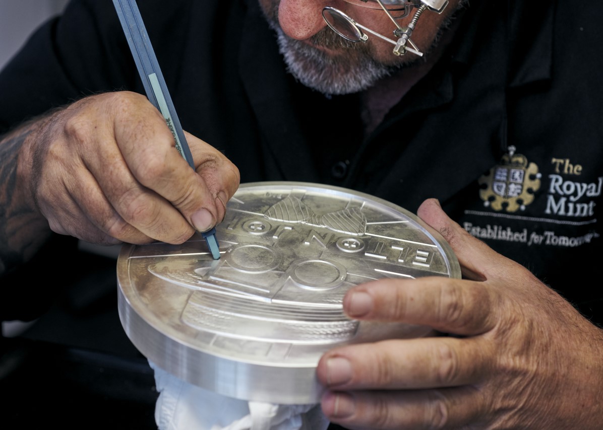 2021 unique Elton JOHN's silver Medallion at Royal Mint Auction