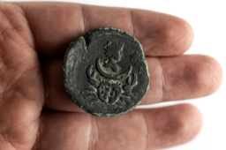 Découverte d’une monnaie à l’effigie de la déesse romaine Luna